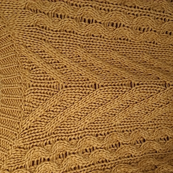 Cropped Mustard color Sweater. - Picture 3 of 6